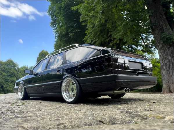 1:18 Audi 200 Quattro 20V Avant Bj.1989 schwarz = inkl. OVP